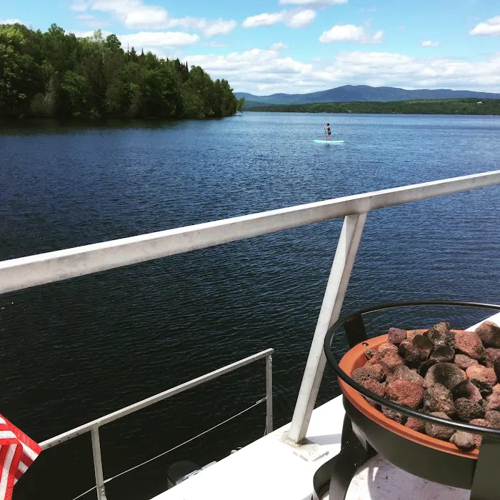 The Floating Nomad Houseboat Rentals 4