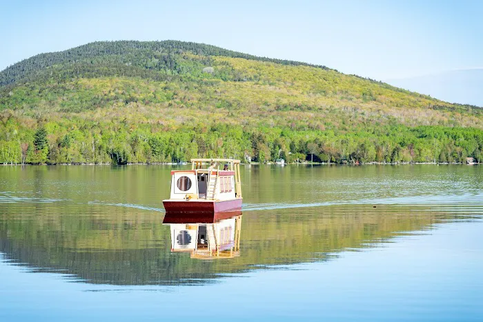 The Floating Nomad Houseboat Rentals 4