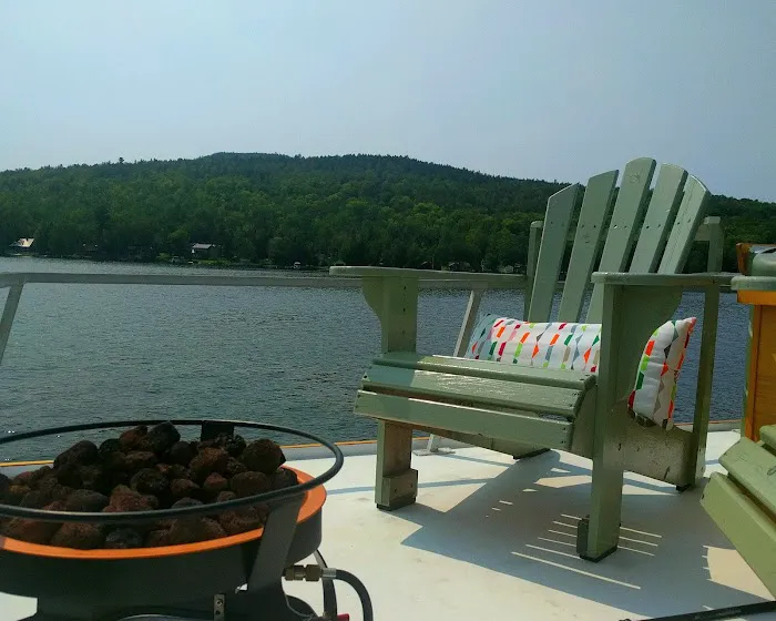 The Floating Nomad Houseboat Rentals 4