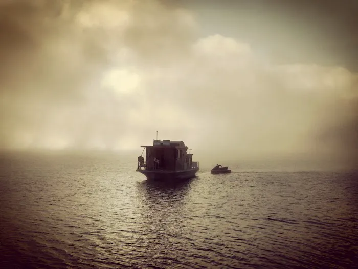 The Floating Nomad Houseboat Rentals 4