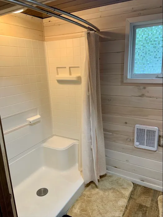 Hinckleys Dreamwood Cottages 4