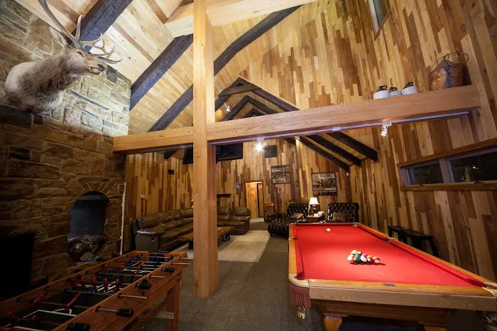Log Cabin Lodge & Suites 4