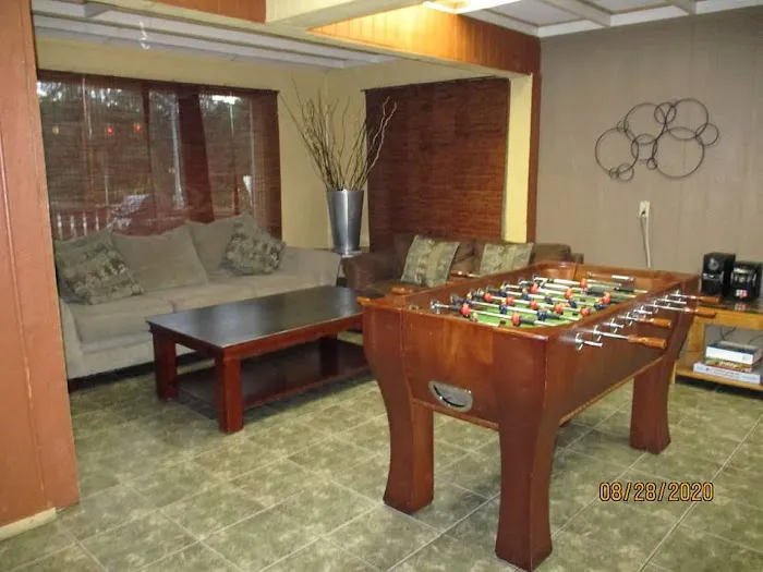 Log Cabin Lodge & Suites 4