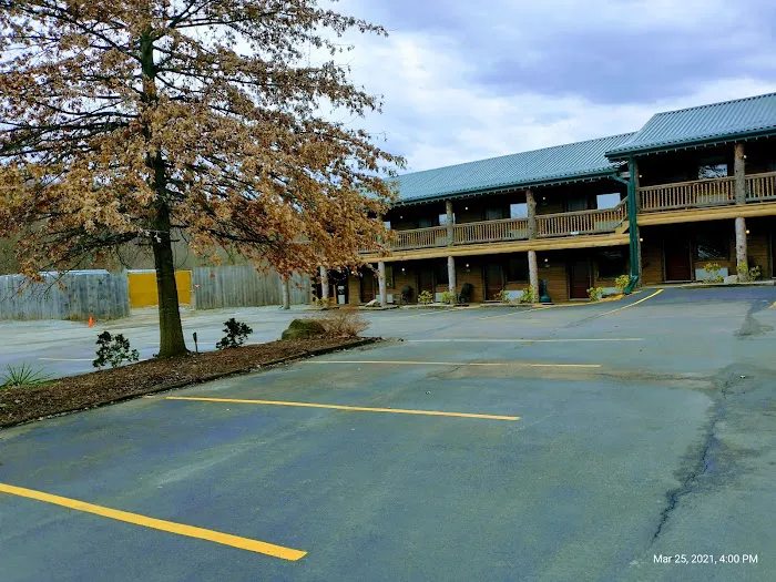 Log Cabin Lodge & Suites 4