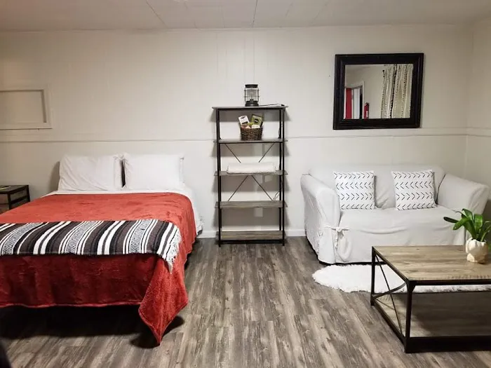 Neville Island Motel 4