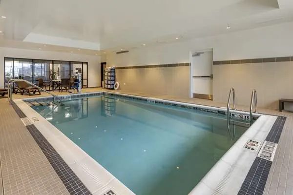 Comfort Inn & Suites Pittsburgh-Northshore 5