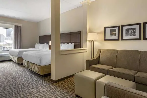 Comfort Inn & Suites Pittsburgh-Northshore 5