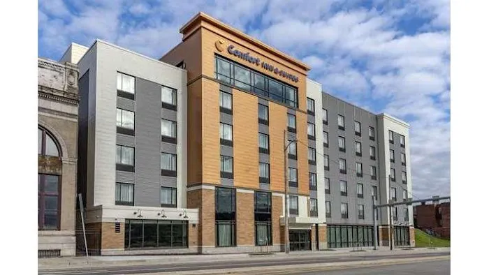 Comfort Inn & Suites Pittsburgh-Northshore 5