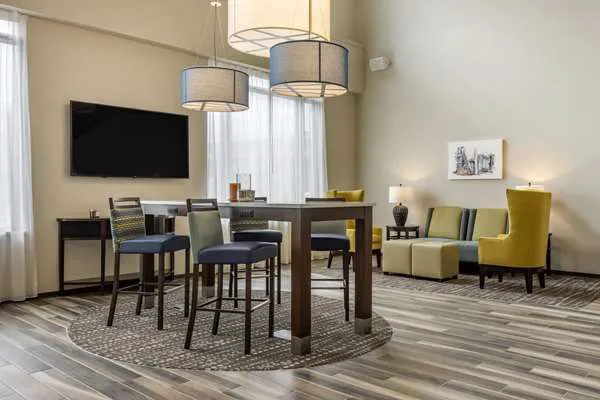 Comfort Inn & Suites Pittsburgh-Northshore 5