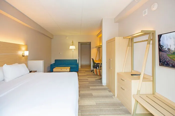 Holiday Inn Express & Suites Pittsburgh North Shore by IHG 5