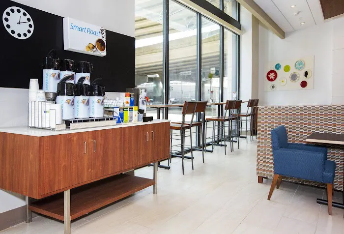 Holiday Inn Express & Suites Pittsburgh North Shore by IHG 5