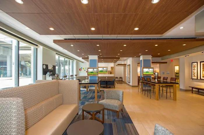 Holiday Inn Express & Suites Pittsburgh North Shore by IHG 5