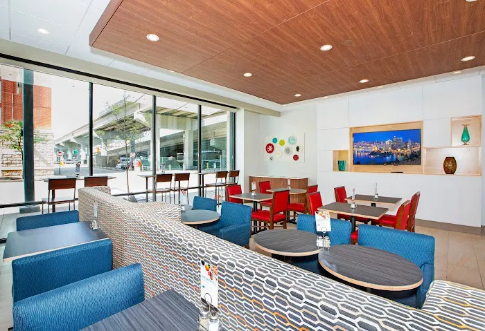 Holiday Inn Express & Suites Pittsburgh North Shore by IHG 5