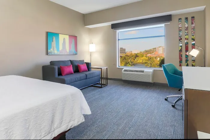Hampton Inn & Suites Pittsburgh-Downtown 5