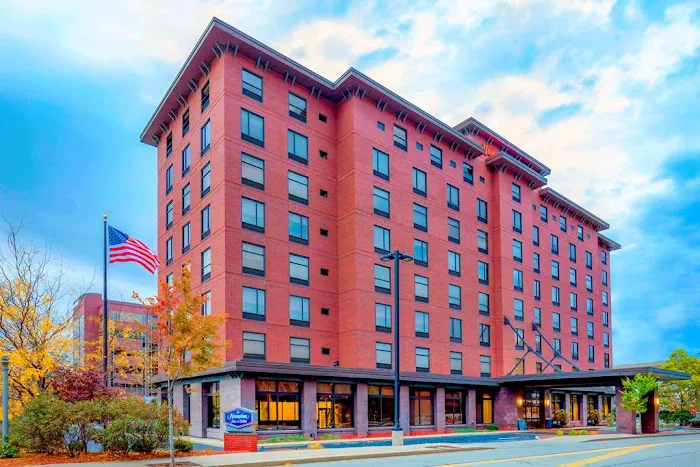 Hampton Inn & Suites Pittsburgh-Downtown 5