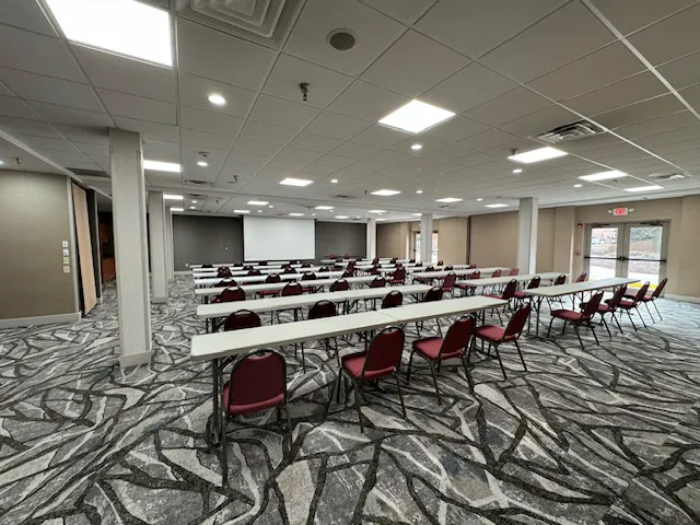 Holiday Inn Express & Suites Pittsburgh West Mifflin by IHG 4