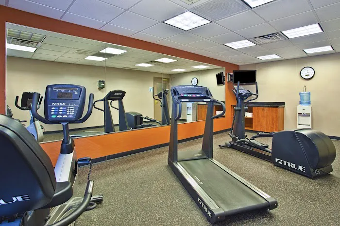 Holiday Inn Express & Suites Pittsburgh West Mifflin by IHG 4