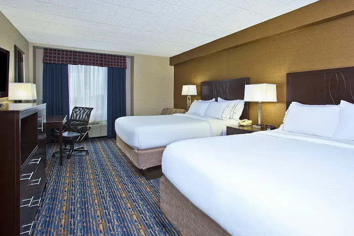 Holiday Inn Express & Suites Pittsburgh West Mifflin by IHG 4