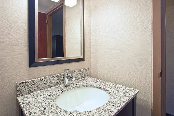 Holiday Inn Express & Suites Pittsburgh West Mifflin by IHG 4