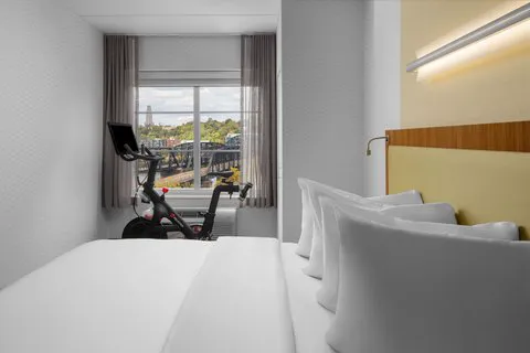SpringHill Suites Pittsburgh Southside Works 5