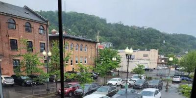 Holiday Inn Express & Suites Pittsburgh-South Side by IHG