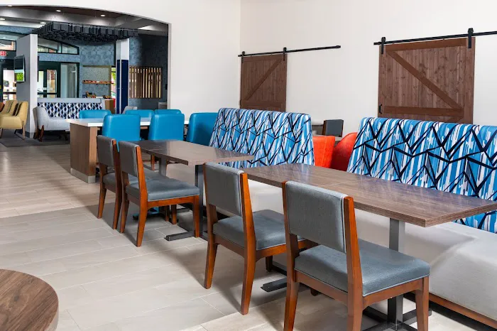 Holiday Inn Express & Suites Pittsburgh-South Side by IHG 5