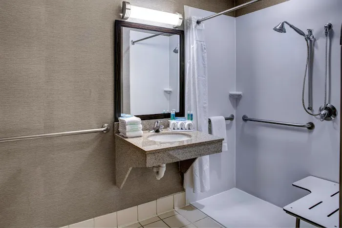 Holiday Inn Express & Suites Pittsburgh-South Side by IHG 5