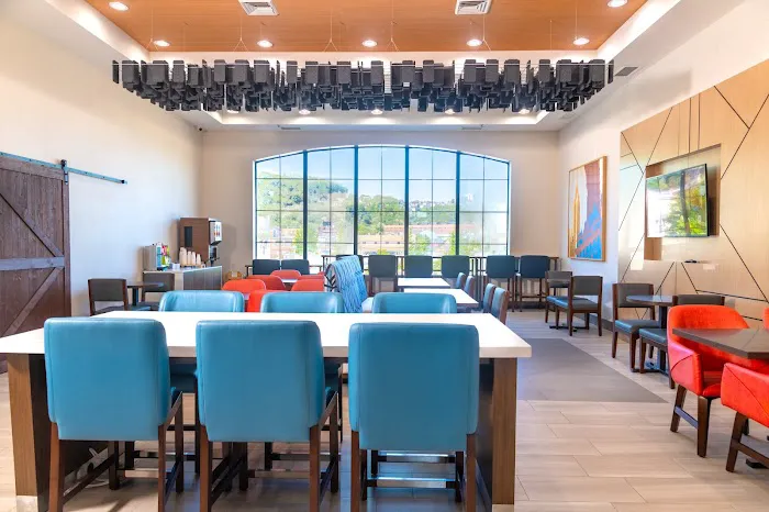 Holiday Inn Express & Suites Pittsburgh-South Side by IHG 5