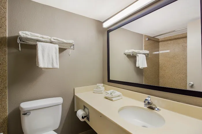 Red Roof Inn New Stanton 4