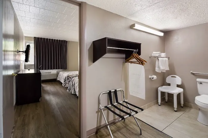 Red Roof Inn New Stanton 4