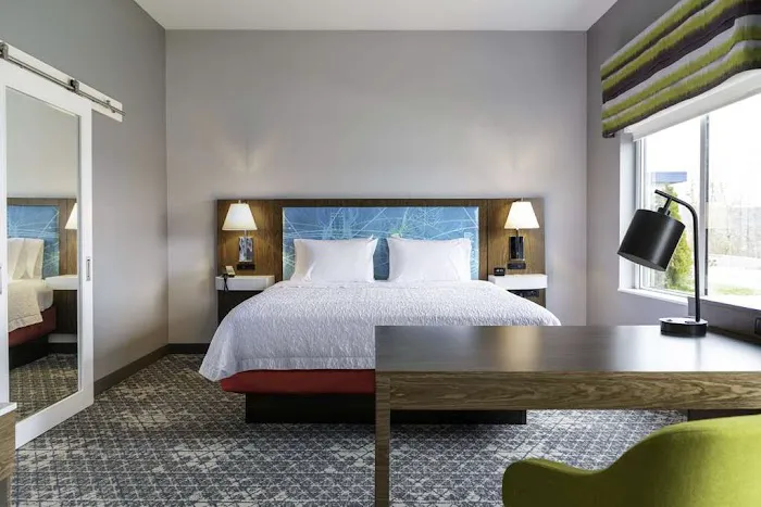 Hampton Inn & Suites Pittsburgh New Stanton 4