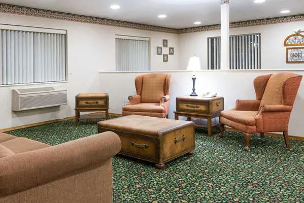 Super 8 by Wyndham New Stanton 4