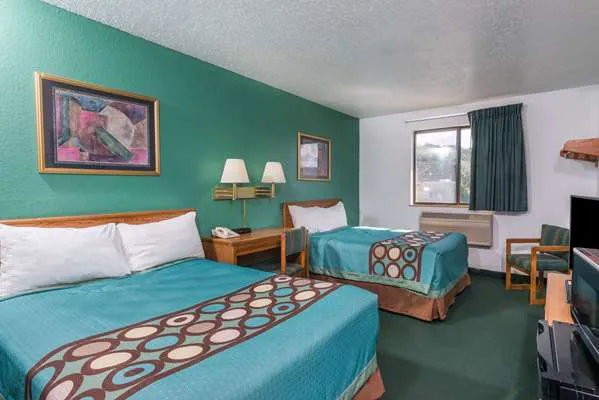 Super 8 by Wyndham New Stanton 4