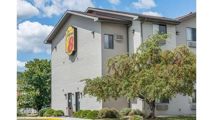 Super 8 by Wyndham New Stanton 4