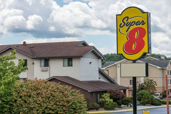 Super 8 by Wyndham New Stanton 4