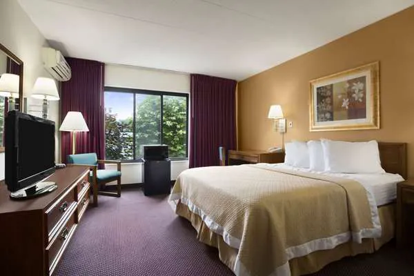 Ramada by Wyndham Pittsburgh/New Stanton 4