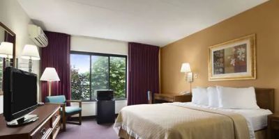 Ramada by Wyndham Pittsburgh/New Stanton