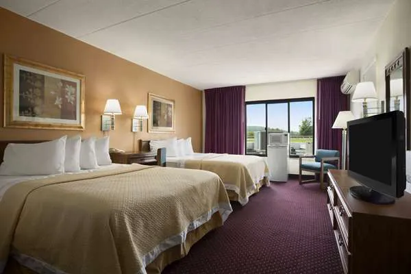 Ramada by Wyndham Pittsburgh/New Stanton 4