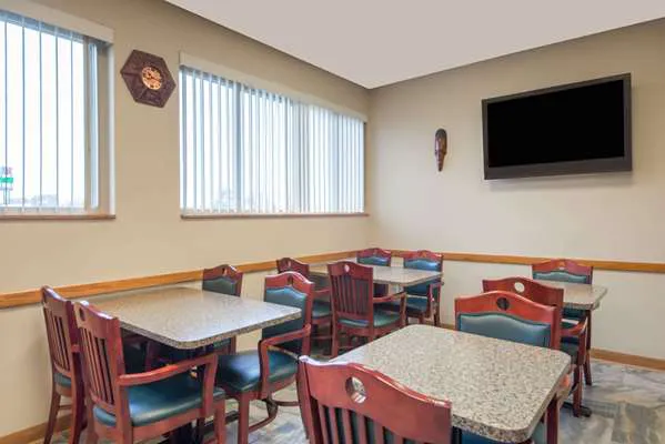 Super 8 by Wyndham Youngstown/Austintown 4