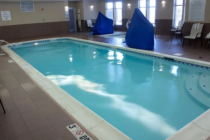 Holiday Inn Express & Suites Youngstown West - Austintown by IHG 4