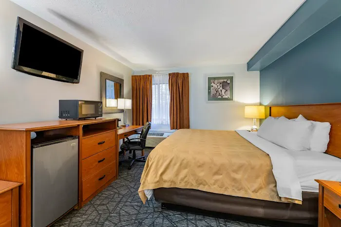 Quality Inn Austintown-Youngstown West 4