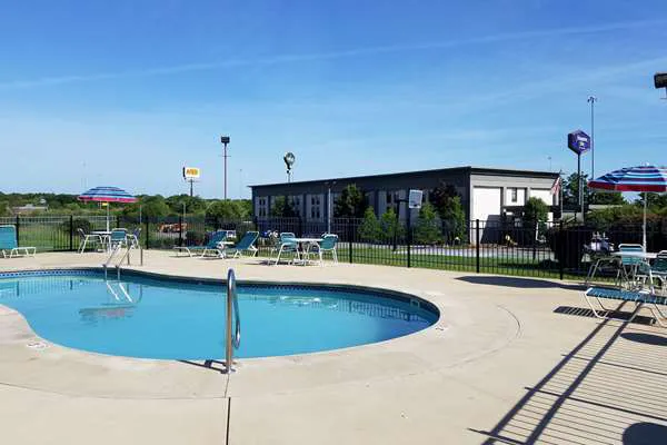 Quality Inn Austintown-Youngstown West 4