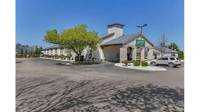 Quality Inn Austintown-Youngstown West 4