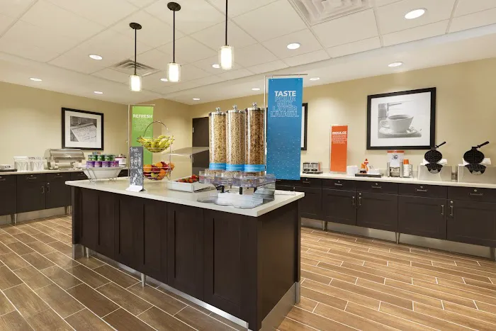 Hampton Inn & Suites Niles/Warren 4