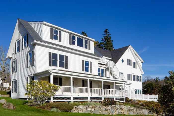East Wind Inn & Suites 5