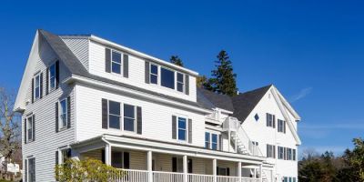 East Wind Inn & Suites