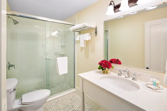 East Wind Inn & Suites 5