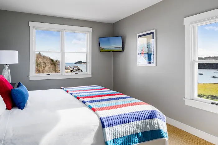East Wind Inn & Suites 5