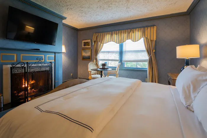 Balance Rock Inn 5
