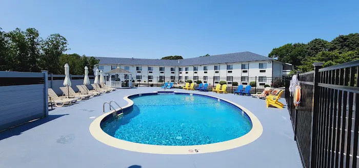 Ambassador Inn & Suites 5